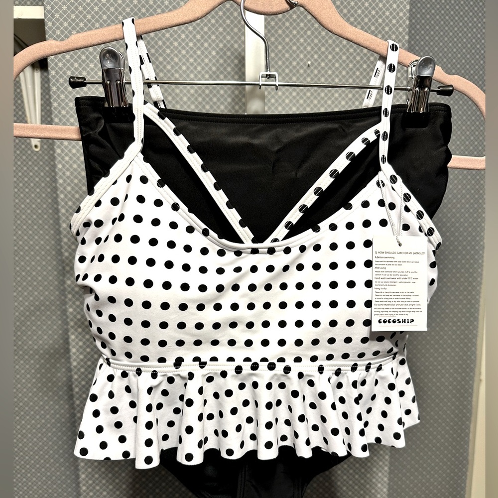 COCOSHIP Black and White Polka Dot Peplum 2-piece Swimsuit